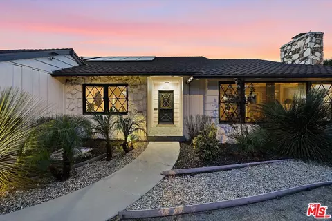 6213 S Corning Ave, Los Angeles, CA 90056