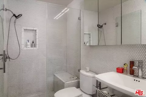 527 E Cypress Ave #C, Burbank, CA 91501 photo 19