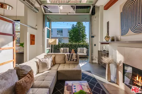 1152 N La Cienega Blvd #201, West Hollywood, CA 90069