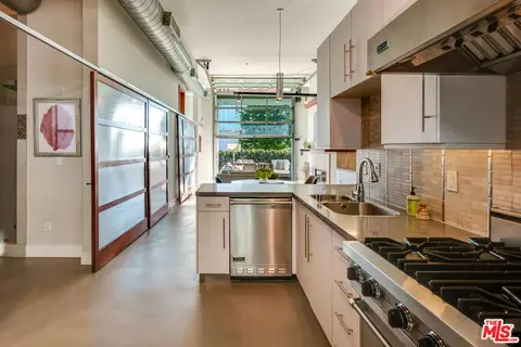 1152 N La Cienega Blvd #201, West Hollywood, CA 90069