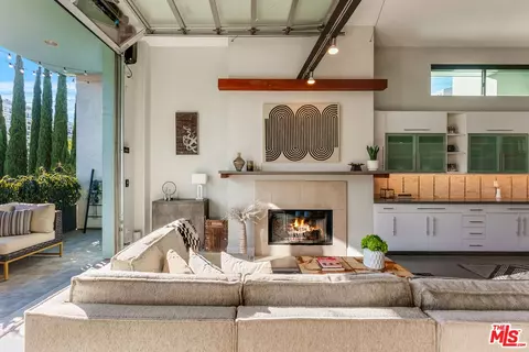 1152 N La Cienega Blvd #201, West Hollywood, CA 90069