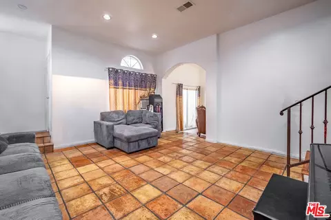 690 W 23rd St, San Pedro, CA 90731