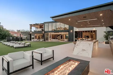 19378 Lemmer Dr, Tarzana, CA 91356