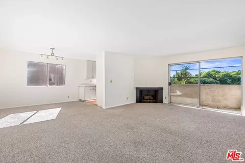 1021 N Crescent Heights Blvd #205, West Hollywood, CA 90046
