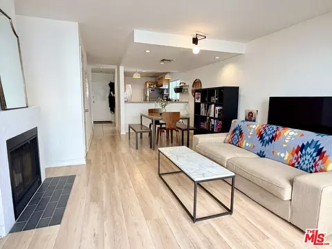 350 Burchett St #101, Glendale, CA 91203