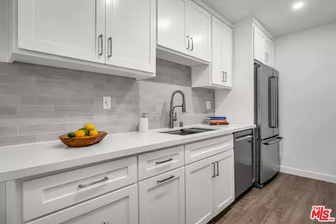 914 Lincoln Blvd #202, Santa Monica, CA 90403