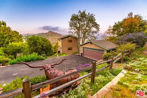 19818 Valley View Dr, Topanga, CA 90290