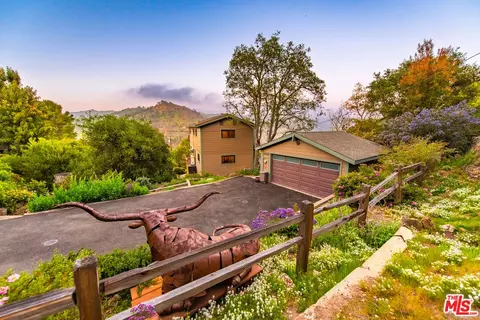 19818 Valley View Dr, Topanga, CA 90290
