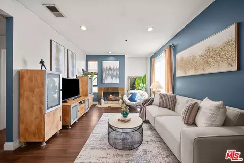 6938 Laurel Canyon Blvd #310, North Hollywood, CA 91605