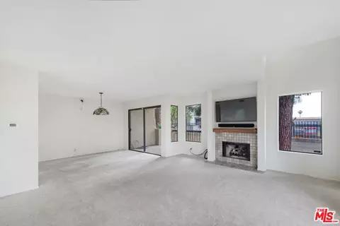 Living - 849 E Victoria St #811, Carson, CA 90746 photo 5 of 11