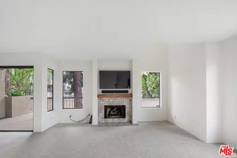 Living - 849 E Victoria St #811, Carson, CA 90746 photo 6 of 11