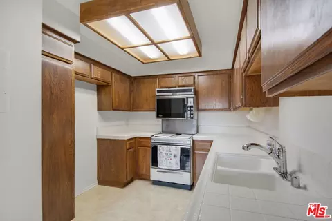 Kitchen - 849 E Victoria St #811, Carson, CA 90746 photo 1 of 4