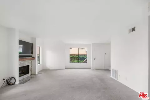 Living - 849 E Victoria St #811, Carson, CA 90746 photo 1 of 11