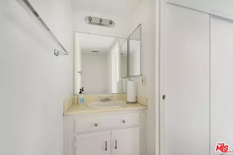 Bath - 849 E Victoria St #811, Carson, CA 90746 photo 1 of 3