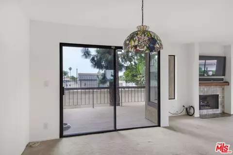 Living - 849 E Victoria St #811, Carson, CA 90746 photo 9 of 11