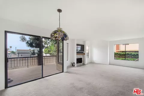 Living - 849 E Victoria St #811, Carson, CA 90746 photo 2 of 11
