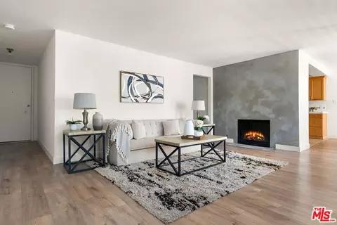 6601 Springpark Ave #9, Los Angeles, CA 90056