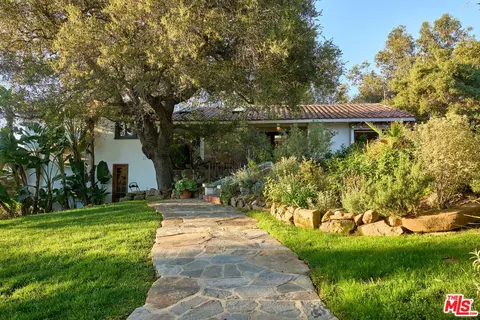 22068 Topanga School Rd, Topanga, CA 90290