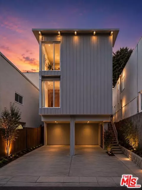 9827 Yoakum Dr, Beverly Hills, CA 90210