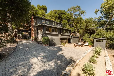1385 Oakwood Dr, Topanga, CA 90290