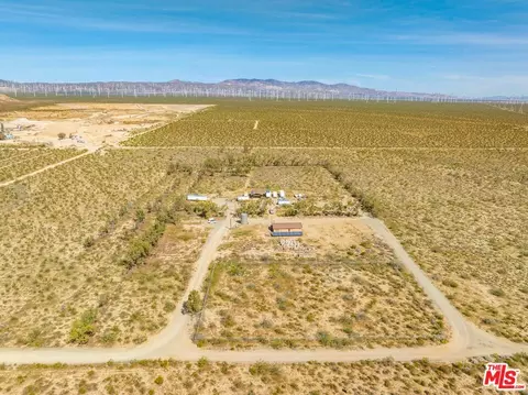 9750 W 70th St, Mojave, CA 93501 photo 2