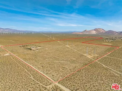 9750 W 70th St, Mojave, CA 93501
