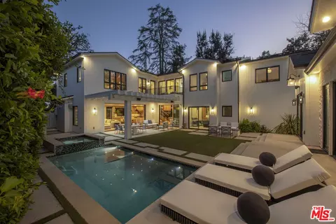 196 S Greenfield Ave, Los Angeles, CA 90049