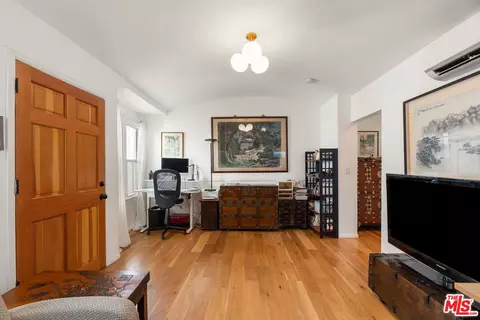 5846 Willoughby Ave, Los Angeles, CA 90038