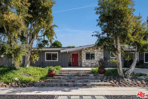 4910 Abbeyville Ave, Woodland Hills, CA 91364