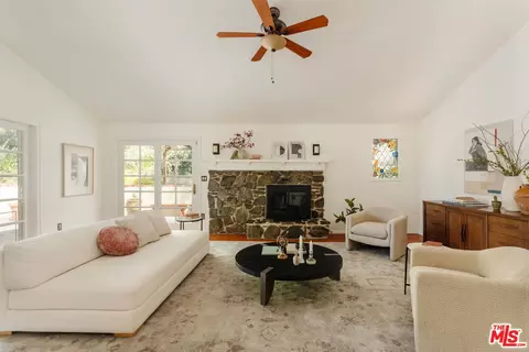 Living - 6557 Tokay Rd, Tujunga, CA 91042 photo 2 of 4