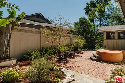 Exterior - 6557 Tokay Rd, Tujunga, CA 91042 photo 11 of 18