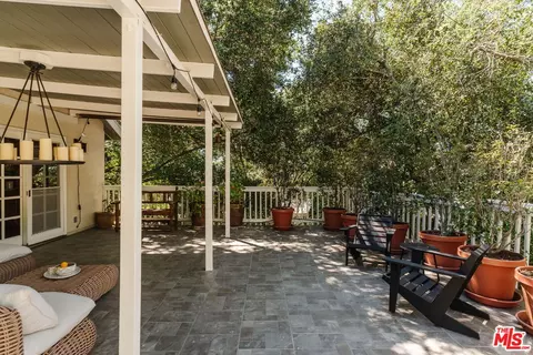 Exterior - 6557 Tokay Rd, Tujunga, CA 91042 photo 5 of 18