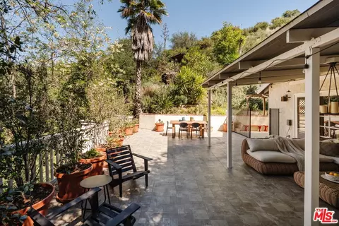 Exterior - 6557 Tokay Rd, Tujunga, CA 91042 photo 8 of 18