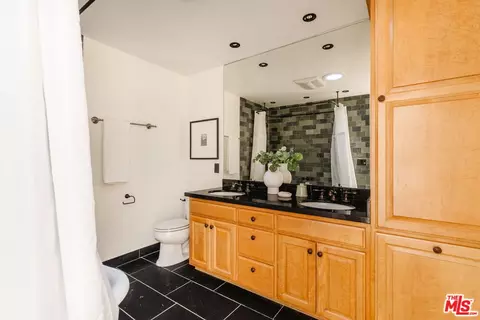 Bath - 6557 Tokay Rd, Tujunga, CA 91042 photo 1 of 4