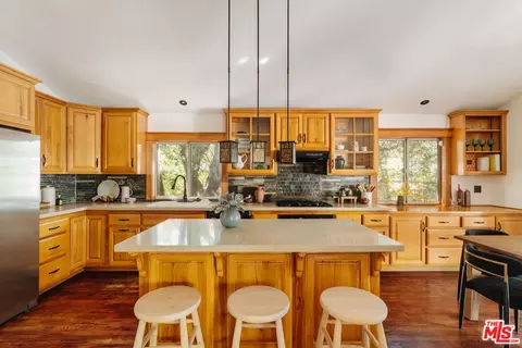 Kitchen - 6557 Tokay Rd, Tujunga, CA 91042 photo 2 of 4