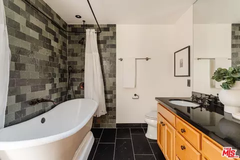Bath - 6557 Tokay Rd, Tujunga, CA 91042 photo 2 of 4