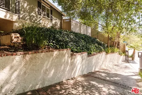 Exterior - 6557 Tokay Rd, Tujunga, CA 91042 photo 17 of 18