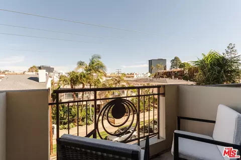 951 Granville Ave #PH2, Los Angeles, CA 90049
