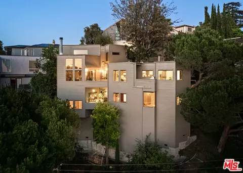 5677 Spreading Oak Dr, Los Angeles, CA 90068