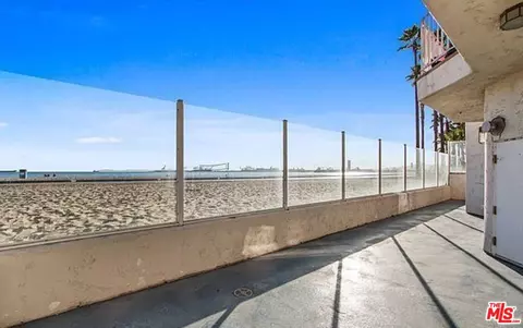Exterior - 25 15th Pl #101, Long Beach, CA 90802 photo 2 of 3