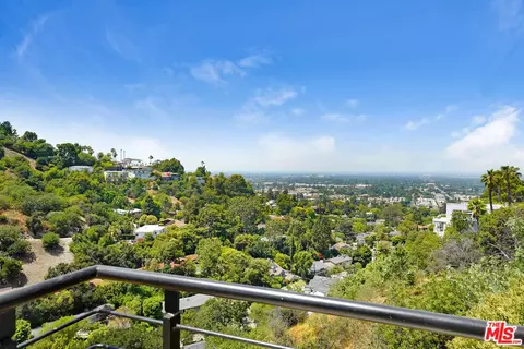 3761 Glenridge Dr, Sherman Oaks, CA 91423