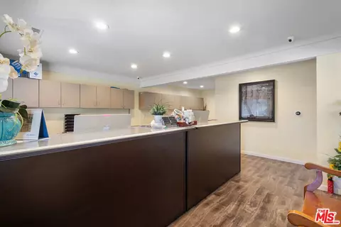 1611 6th Ave, Los Angeles, CA 90019