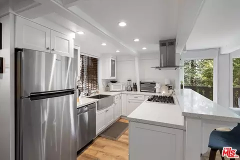 Kitchen - 24310 Altdorf Dr, Crestline, CA 92325 photo 4 of 11
