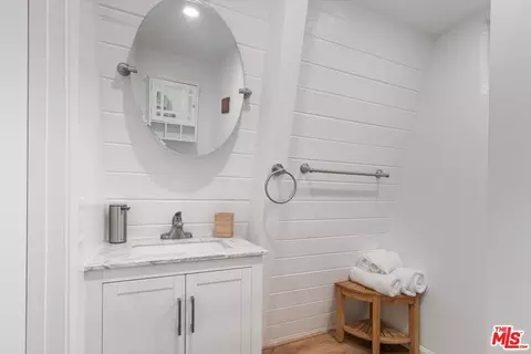 Bath - 24310 Altdorf Dr, Crestline, CA 92325 photo 3 of 5