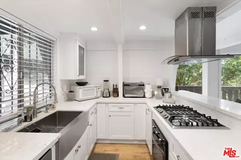 Kitchen - 24310 Altdorf Dr, Crestline, CA 92325 photo 5 of 11