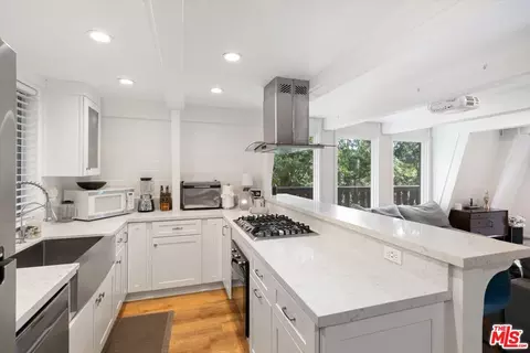 Kitchen - 24310 Altdorf Dr, Crestline, CA 92325 photo 6 of 11