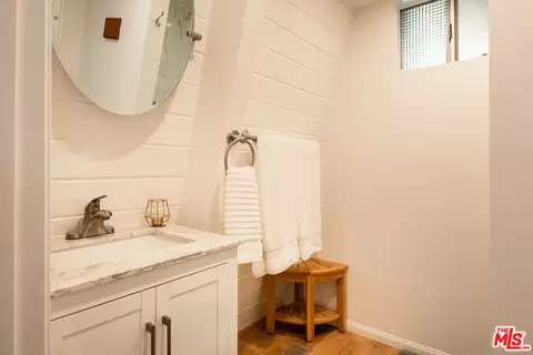 Bath - 24310 Altdorf Dr, Crestline, CA 92325 photo 1 of 5