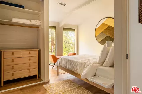 Bedroom - 24310 Altdorf Dr, Crestline, CA 92325 photo 3 of 5
