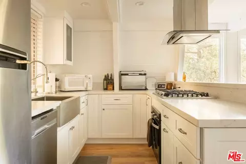 Kitchen - 24310 Altdorf Dr, Crestline, CA 92325 photo 1 of 11