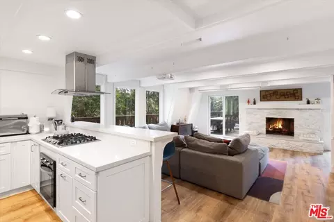 Kitchen - 24310 Altdorf Dr, Crestline, CA 92325 photo 10 of 11